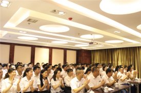 逆勢上揚，再創(chuàng)輝煌—新思路裝飾召開年中工作